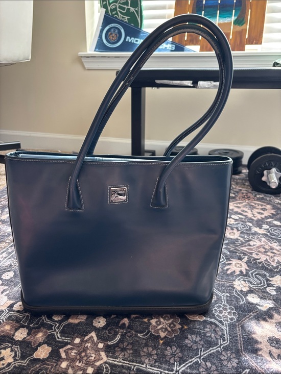 Dooney & Bourke Handbags - Dooney & Bourke Tote Bag